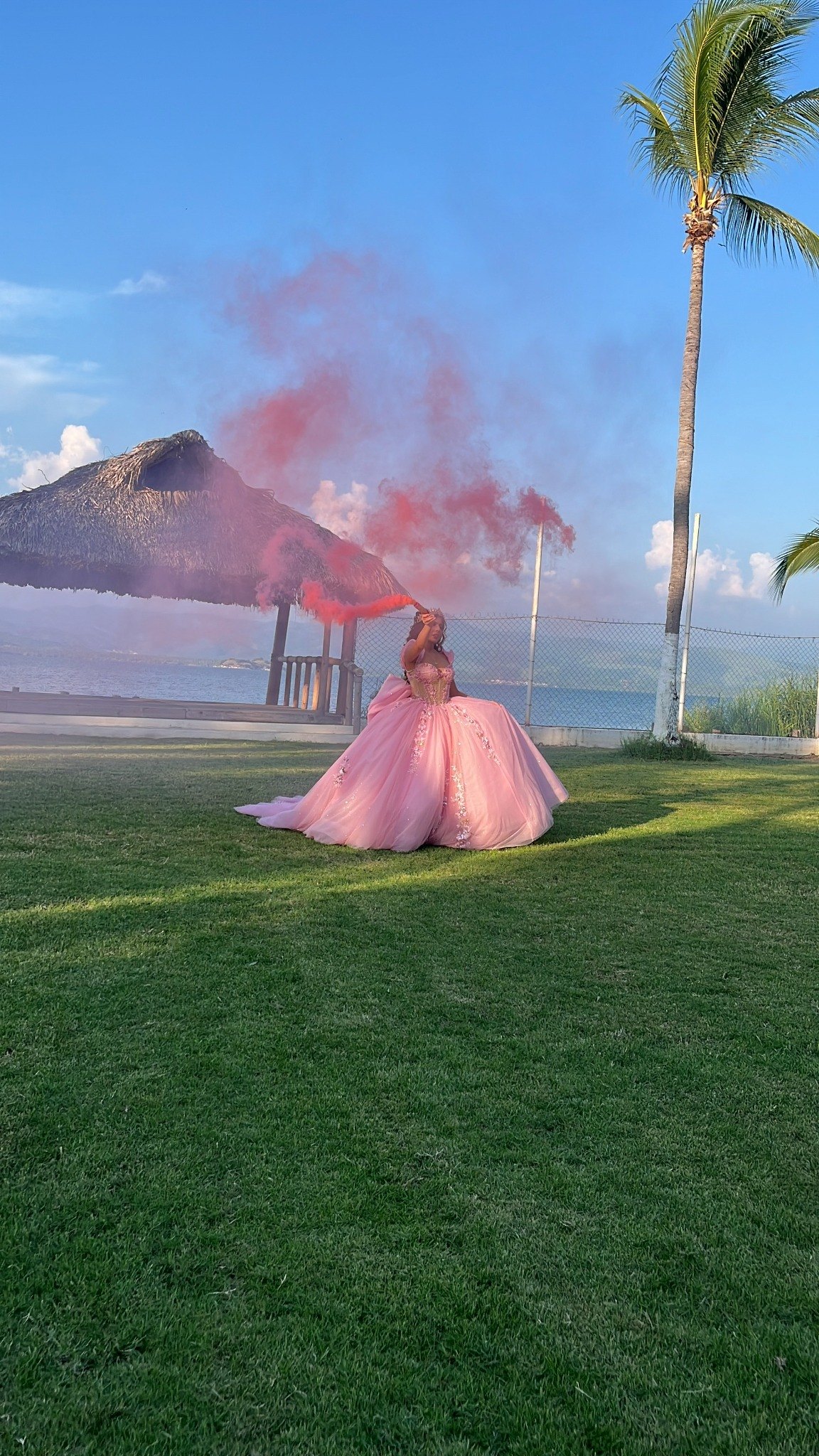Sesión rosa frente al mar